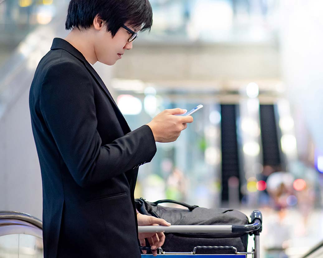 passenger using app to check on flight